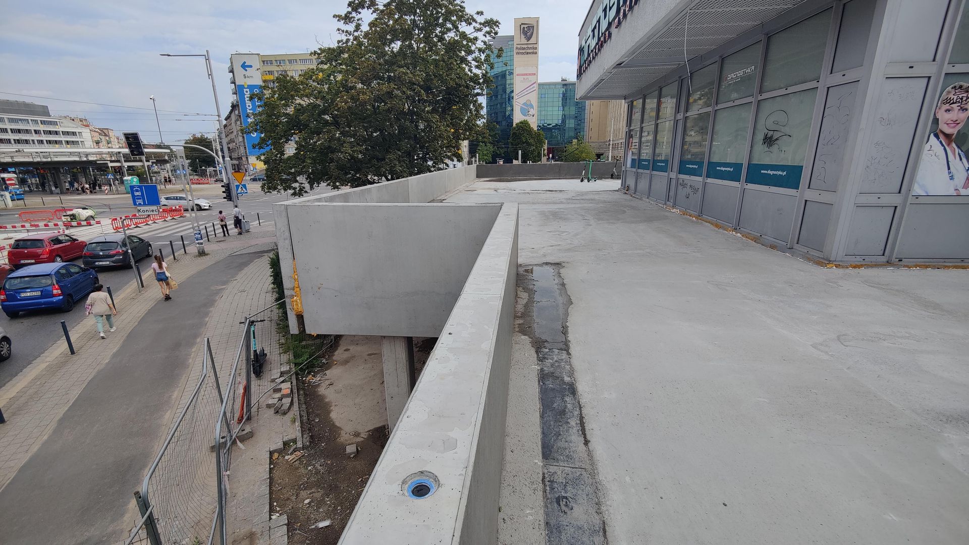 Remont esplanady przy Sedesowcach we Wrocławiu