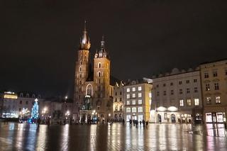 Niedoszły samobójca z Krakowa zadzwonił na policję. Zaczęła się akcja, gdy go znaleźli, mocno krwawił