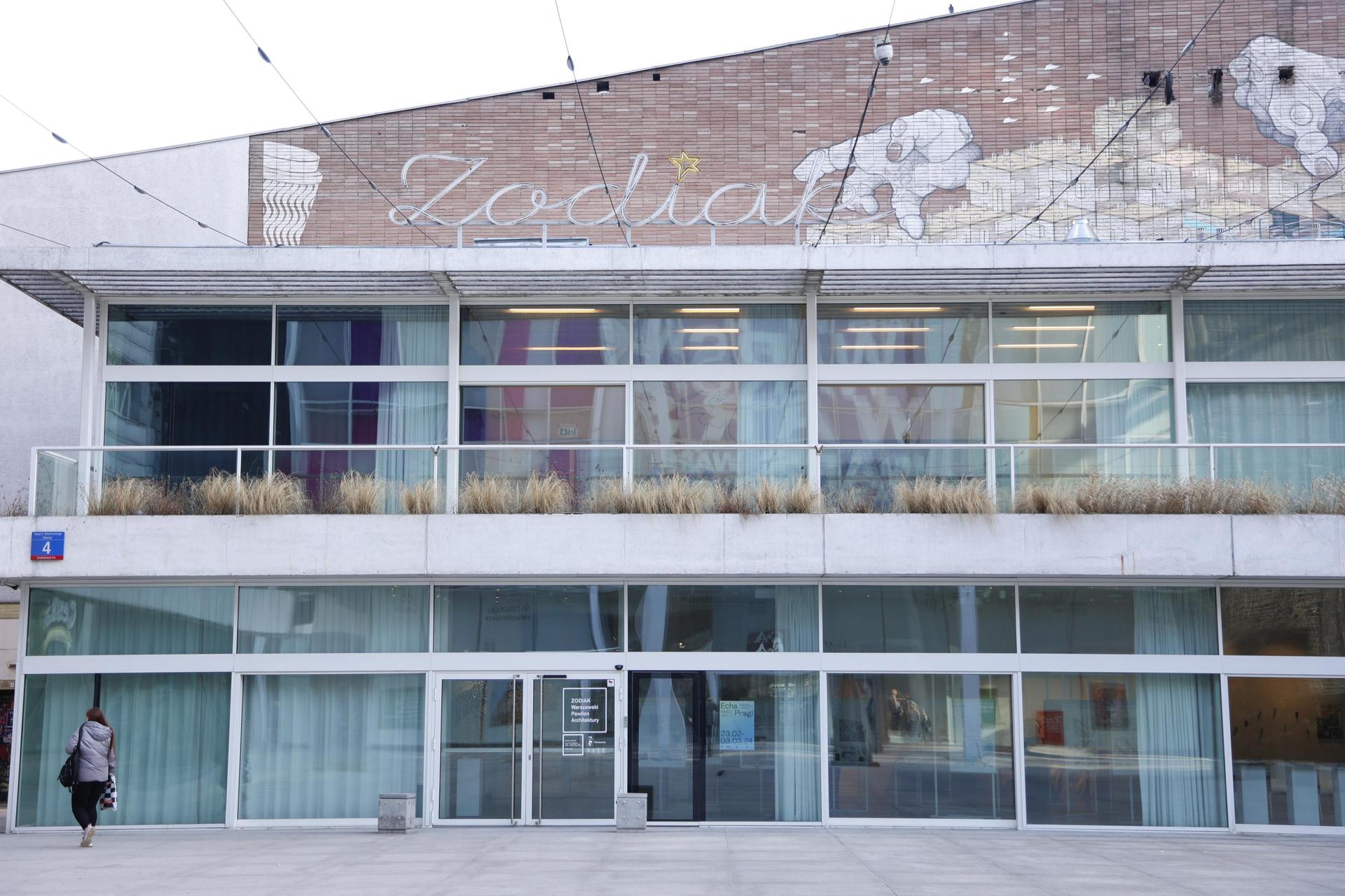 Warszawskie neony z PRL-u - zobacz zdjęcia iluminacji i sprawdź, gdzie je znaleźć