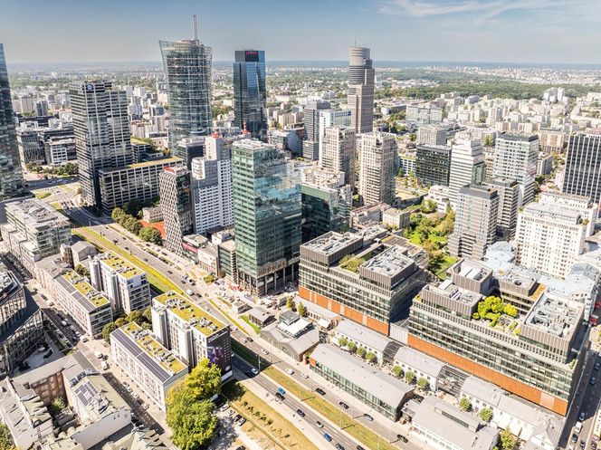 Montaż fasady na biurowcy Studio A w Warszawie