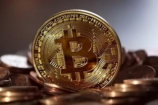 W Gdańsku można kupić bitcoiny w automacie. Maszyna stanęła w galerii Manhattan [AUDIO]