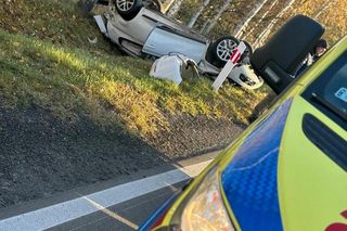 Ratownicy oburzeniem zachowaniem kierowców po wypadku na DK94 pod Legnicą. Nikt nie pomógł poszkodowanej kobiecie? [ZDJĘCIA]. 