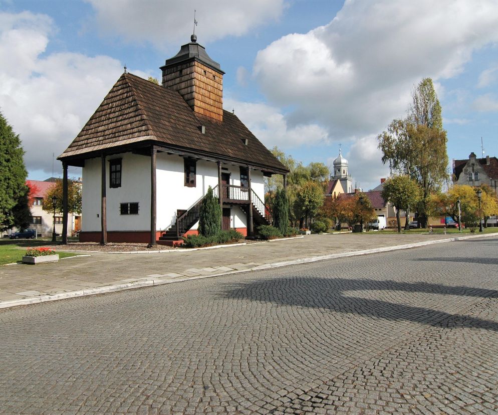 Zrębowy ratusz w Sulmierzycach