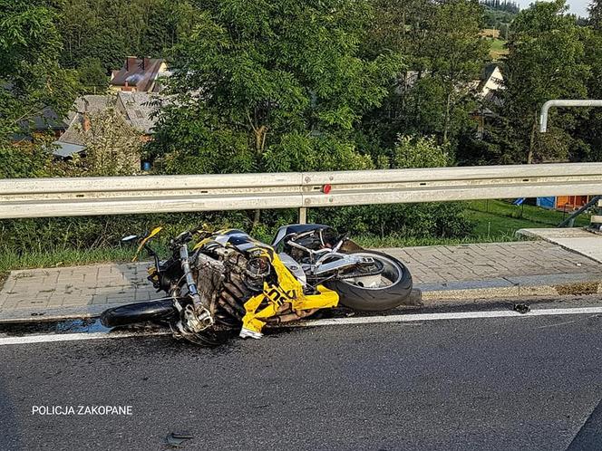 Biały Dunajec: Dwie osoby poważnie ranne po zderzeniu motocykla z osobówką. Paraliż Zakopianki