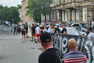  Inowrocław. 27-latek zmarł w czasie interwencji policji. Ponad 100 osób protestowało pod komendą [ZDJĘCIA]