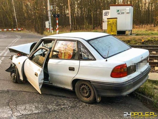 Kierowca Opla próbował zawrócić na torach
