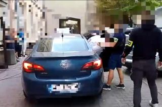 Zażądał 100 tys. zł za wolność innego człowieka. Potworne porwanie w Warszawie. „Z workiem założonym na głowę”