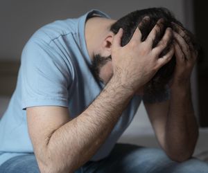 Alarmujące dane dotyczące przemocy wobec mężczyzn. Ekspert: problem z roku na rok jest coraz poważniejszy