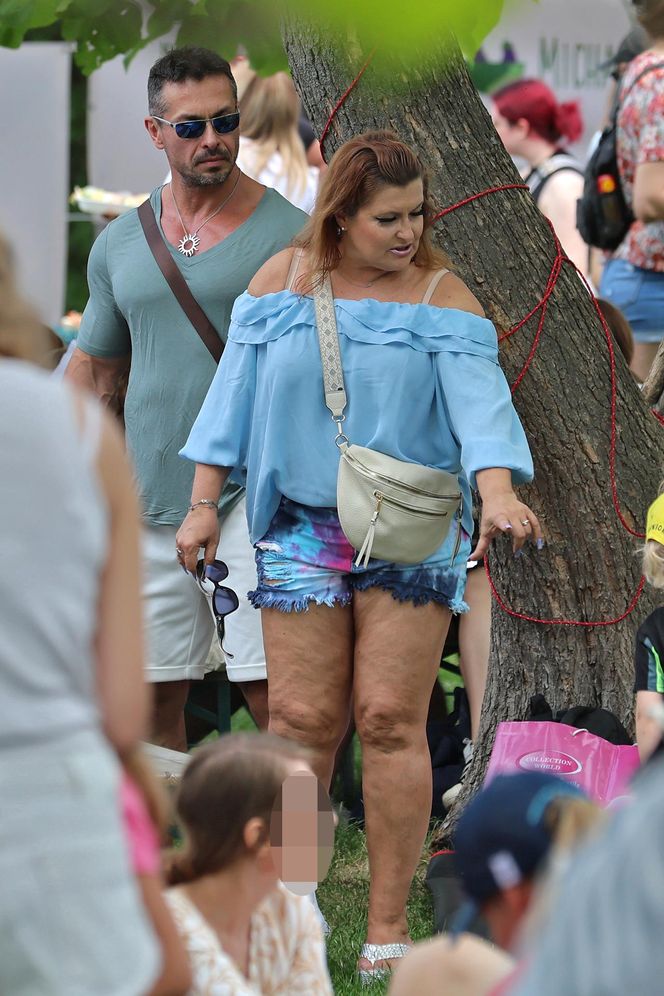 Katarzyna Skrzynecka. Zabrała rodzinę na targ śniadaniowy w kusych szortach