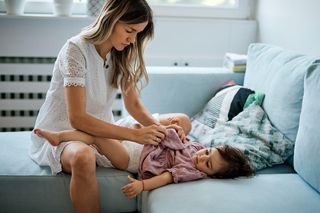 To częsty problem dziewczynek. Jest związany nie z brakiem higieny, a z poziomem hormonów