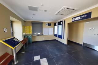 Dworzec w Jaktorowie po modernizacji