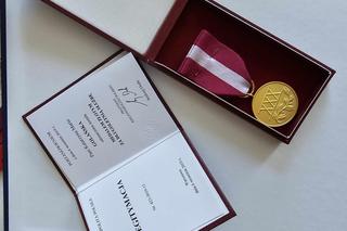 Zwolniona z pracy za pomaganie niesłusznie zwolnionym ratownikom