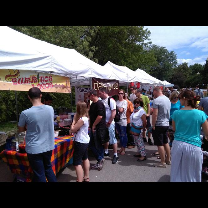 Śniadanie na warszawskiej trawie