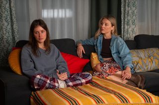 Barwy szczęścia odc. 3122: Madzia (Natalia Sierzputkowska), Grażyna (Kinga Suchan)