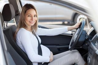 Jazda samochodem w ciąży: 15 zasad bezpiecznej jazdy samochodem w ciąży