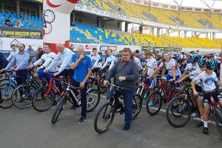 „W pogoni za Mają i Majką” - kolarze opanowali Motoarenę