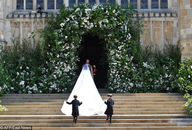 SUKNIA ŚLUBNA MEGHAN MARKLE - ŚLUB Z KSIĘCIEM HARRYM.