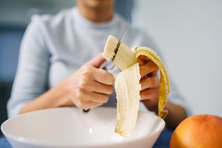 Czy jeść końcówki od banana? Dlaczego niektórzy je wyrzucają?