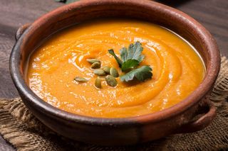 Jesienią warto pokochać zupy. Oto 3 rozgrzewające przepisy, które zawsze się udają