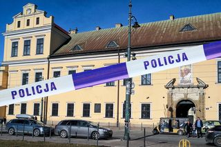 Podpalił się pod budynkiem kurii w Krakowie. Tajemniczy napis. 47-latek był wcześniej znany policji