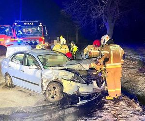 Wypadek na ośnieżonej drodze