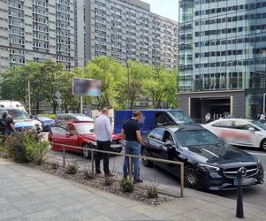 Kierowca BMW w szale ranił dwóch policjantów. Sensacyjny pościg w centrum miasta