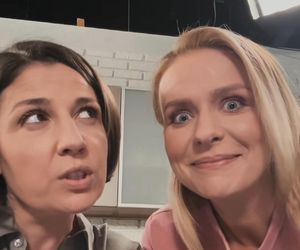 Pierwsza miłość nowy sezon. Marysia (Aneta Zając), Kinga (Aleksandra Zienkiewicz) na planie