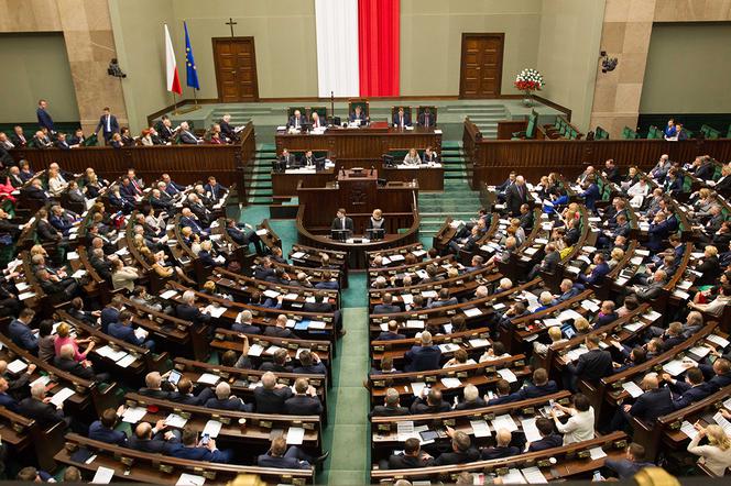 Od października 2017 pracujemy krócej. Sejm przegłosował niższy wiek emerytalny