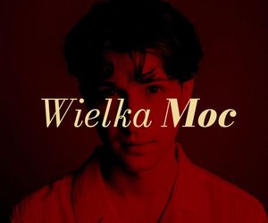 Artystyczna autentyczność w popowym wydaniu. „Wielka moc” Mateusza Ciawłowskiego już w streamingach