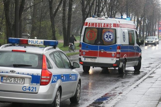 Atak nożownika w Mirsku. 41-latek uciekając przed policją spadł z 3 piętra i połamał nogi