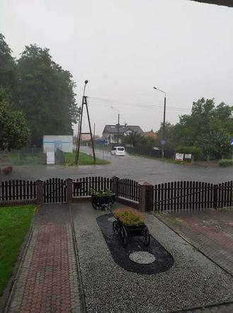 ​Osiedle Gronowo pod wodą po oberwaniu chmury