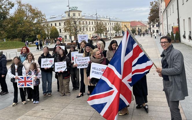 Lublin połączył się z Wielką Brytanią! Portal na Placu Litewskim pokazuje teraz Ipswich