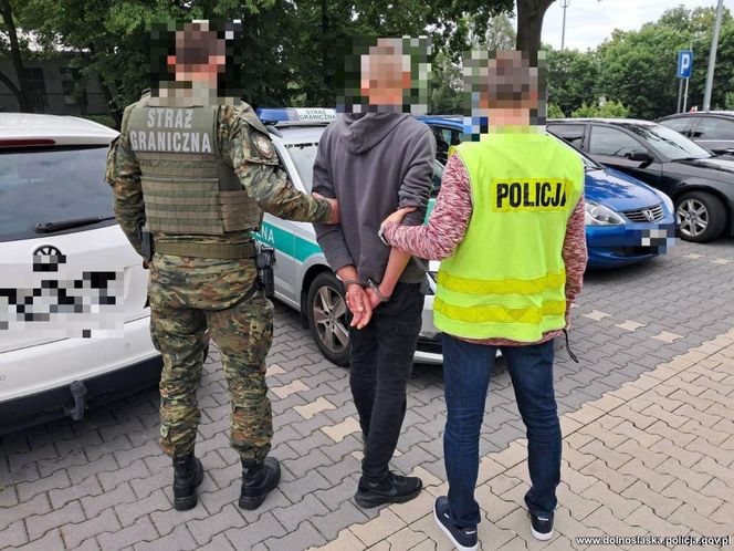 Ogólnopolska akcja policji. Tysiące funkcjonariuszy, ponad 1500 zatrzymanych. Zdjęcia z działań