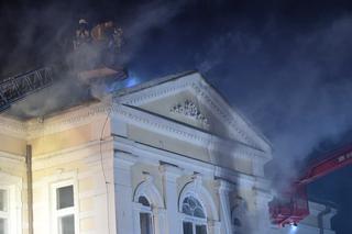 Pożar kamienicy w Sopocie. Wiatr przeszkadzał strażakom 