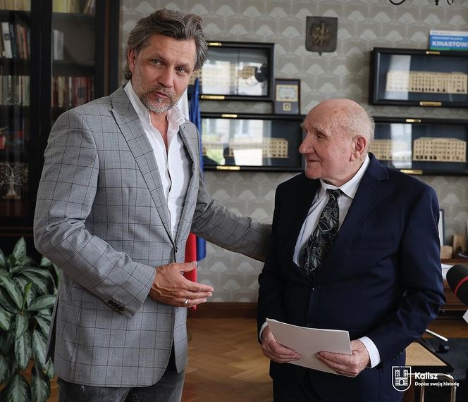 Kalisz. Najstarszy maturzysta w Polsce nie zdał matury. Pan Józef i tak został wyróżniony przez prezydenta Kalisza [ZDJĘCIA]