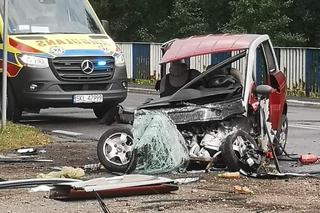 Krzepice: 19-latka wjechała toyotą w mini cara. Auto złożyło się jak karton. Danuta zmarła