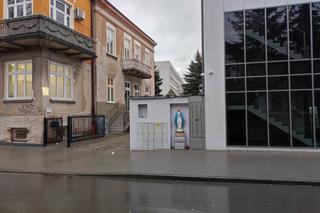 Okrutnie oszpecili figurę Matki Boskiej. Ohyda, profanacja, masakra. Mieszkańcy aż łapią się za głowy!