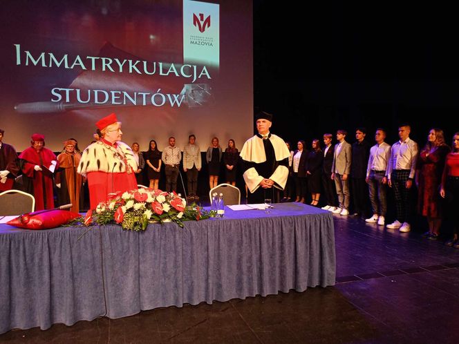 Podczas uroczystej ceremonii inauguracji nowego roku akademickiego 2024/2025 odbyła się tradycyjna immatrykulacja studentów i studentek pierwszego roku.