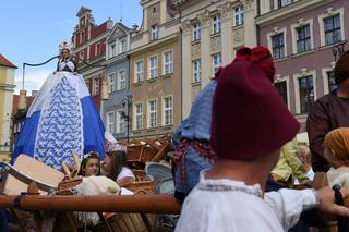 Bambrzy świętowali na ulicach Poznania. Można było wydoić krowę! [WIDEO]