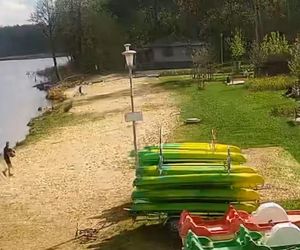 Policjant uratował tonące dzieci