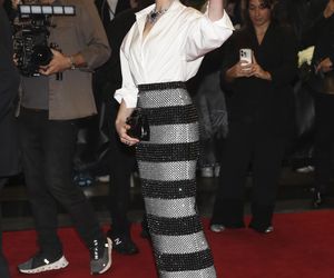 Anne Hathaway niczym figura woskowa. Nie wygląda na 42 lata!