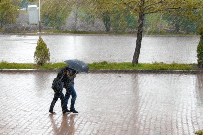 Ponuro, deszczowo, a tutaj również zimowo! Niebezpieczna pogoda za oknami