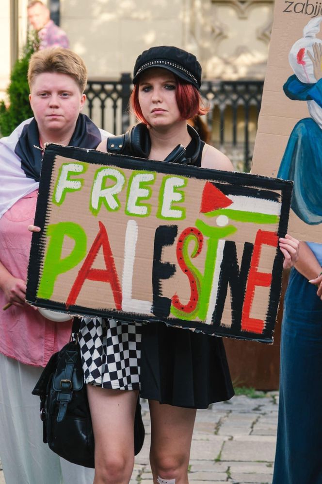 Głośny protest na Rynku we Wrocławiu przeciwko działaniom Izraela.„To nasz moralny obowiązek”