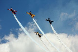 Rodzinny Piknik Lotniczy powraca do Gryźlin. Pokazy maszyn lotniczych i akrobacje mistrzów świata
