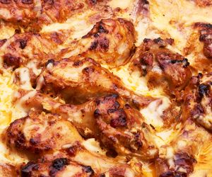 Pałki kurczaka pieczone z kaszą gryczaną: tanie i pyszne danie jednogarnkowe