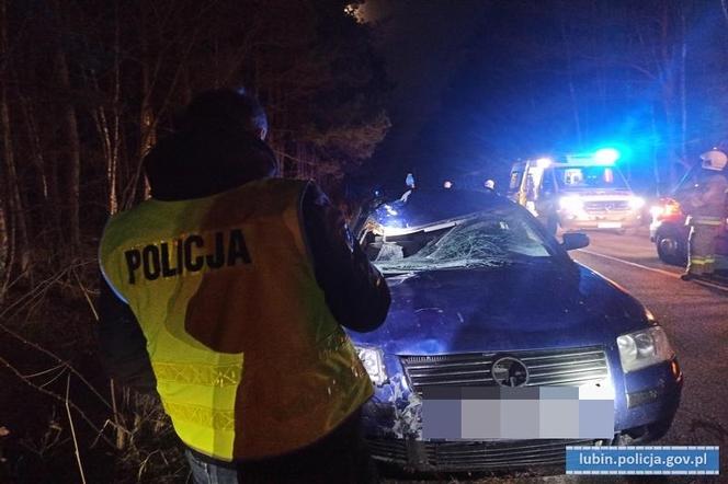 Ojciec nie żyje, 15-letni syn został ranny. W rowerzystów wjechał samochód