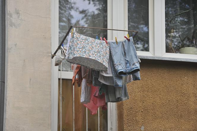 Tragiczne warunki mieszkalne w Warszawie. "W pokoju robactwo, a w piwnicach szczury"