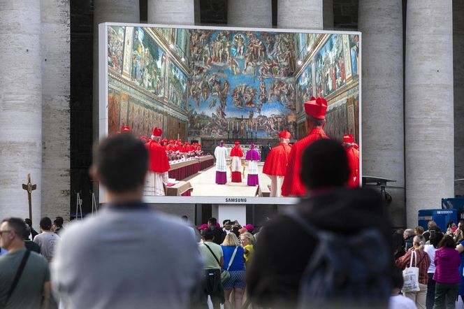 Z OSTATNIEJ CHWILI: Rozpoczęło się konklawe 2025 – kardynałowie złożyli przysięgę w Kaplicy Sykstyńskiej