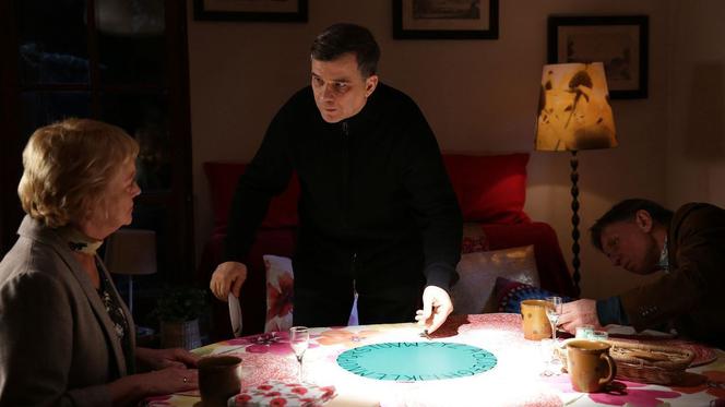 M jak miłość, odcinek 1508. Kisielowa (Małgorzata Różniatowska), Robert Żak (Krzysztof Tyniec), Leon (Dariusz Toczek)