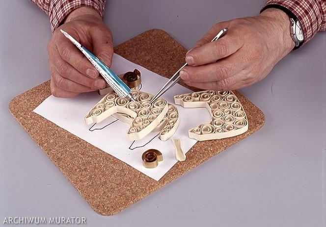 Jak zrobić baranka wielkanocnego z papieru metodą quillingu?
